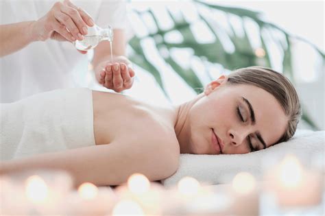 Massage sensuel complet du corps Massage érotique Moutier